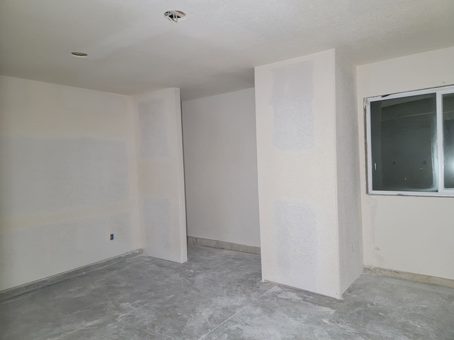 Drywall texturing project photo 6